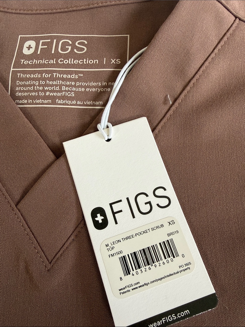 FIGS Mens Three-pocket Scrub Top in size XS